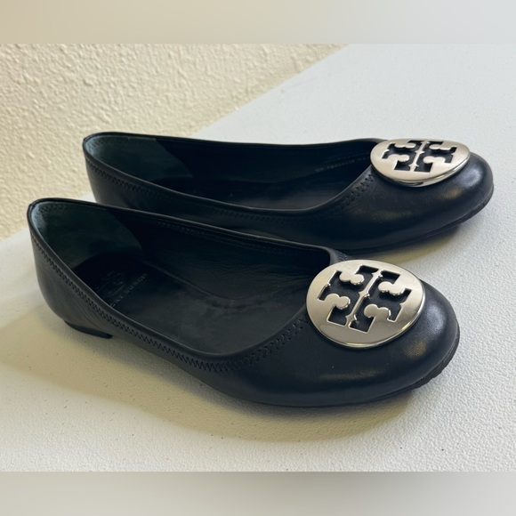 Tory Burch Black Leather Round Classic Reva Ballet Flat Black Silver Logo Size 7 - Picture 2 of 8